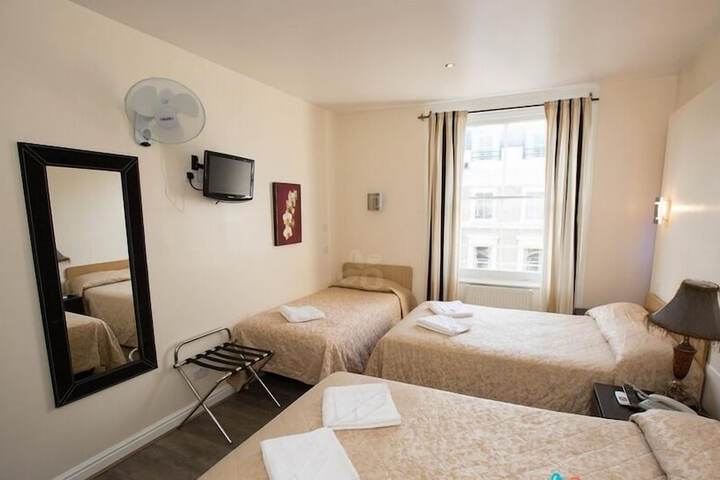 Room 12 of 30