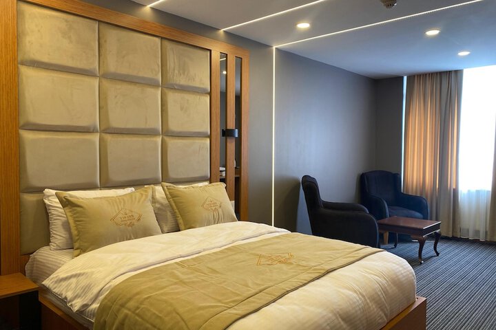 Room 4 of 39