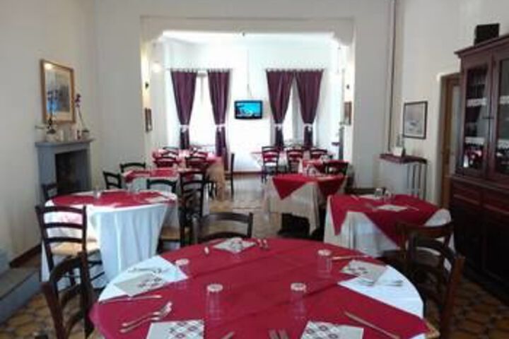 Dining 6 of 10
