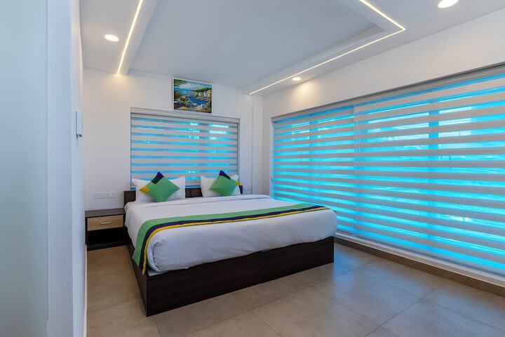 Room 8 of 28