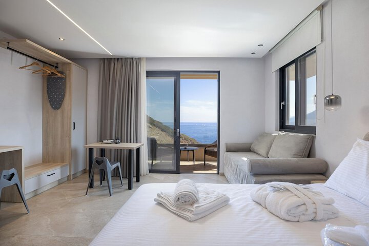 Room 40 of 146