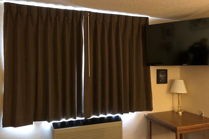 Room 28 of 68