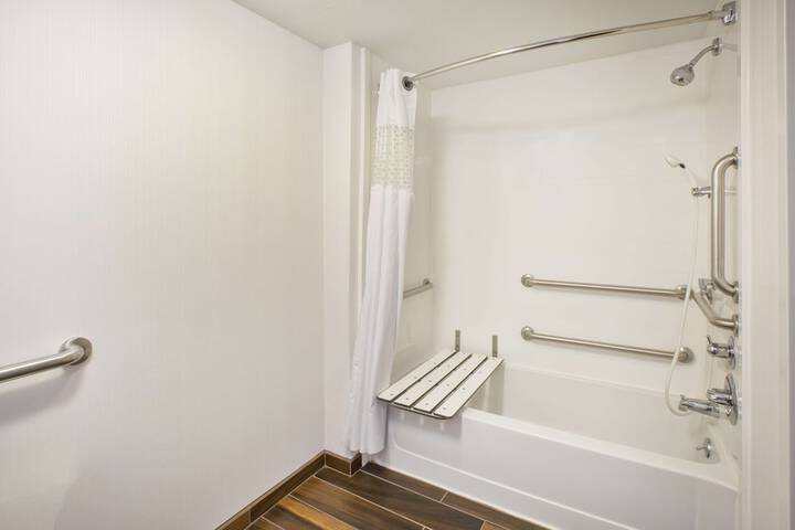 Room 12 of 24