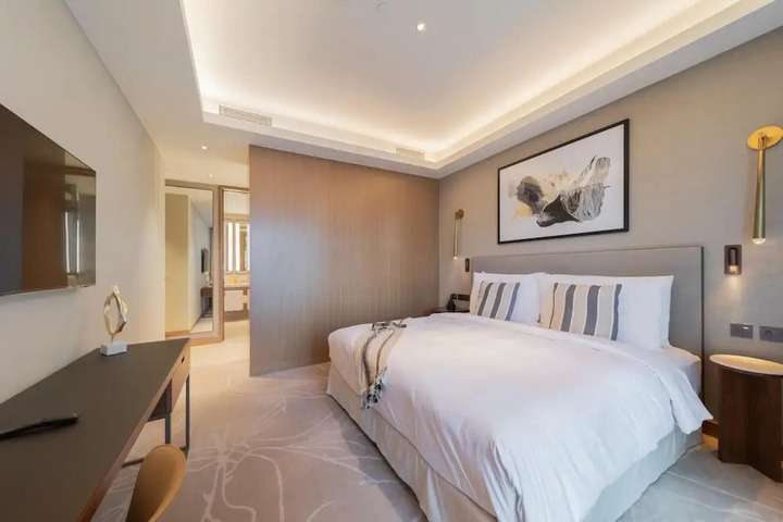 Room 4 of 20