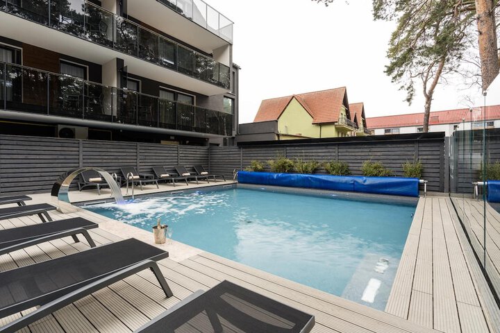 Pool 25 of 47