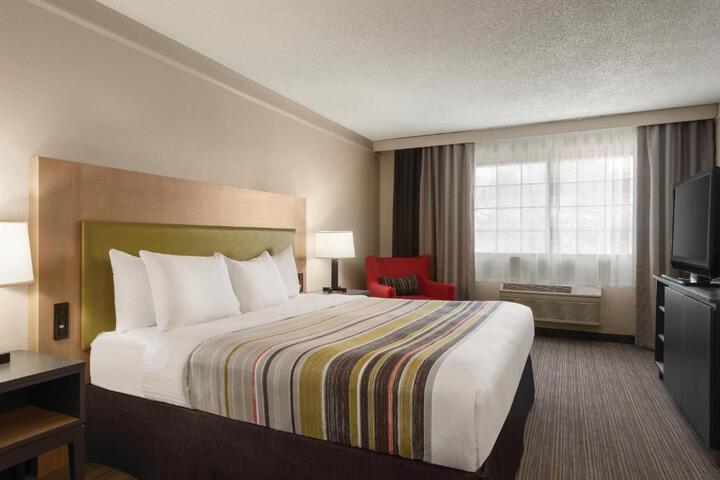 1 King Bed (1 of 13)