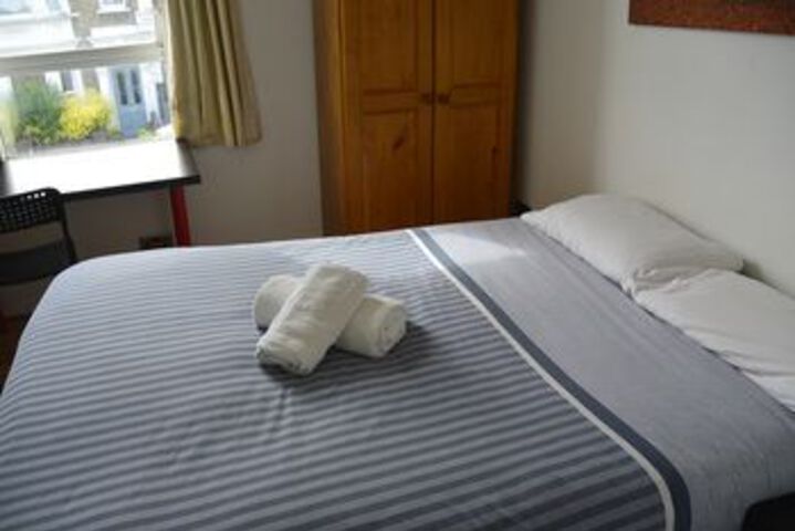 Room 2 of 10