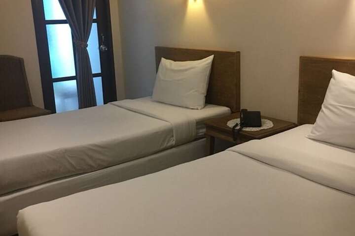 Room 11 of 38