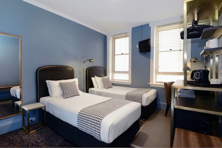 Room 14 of 37