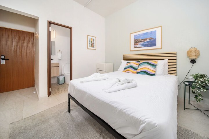 Room 5 of 27
