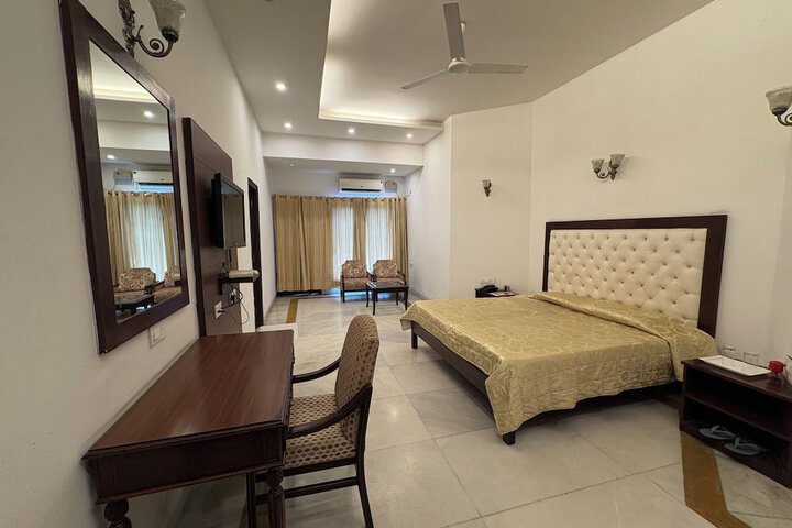 Room 9 of 11