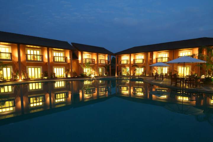 Hotel with Pool
