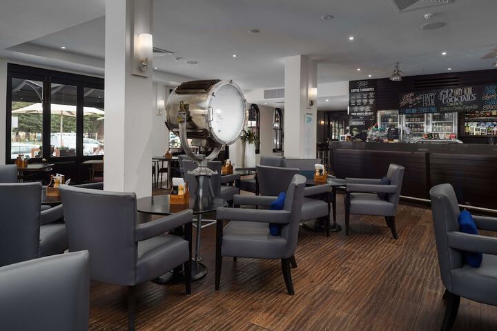 Lounge 73 of 91