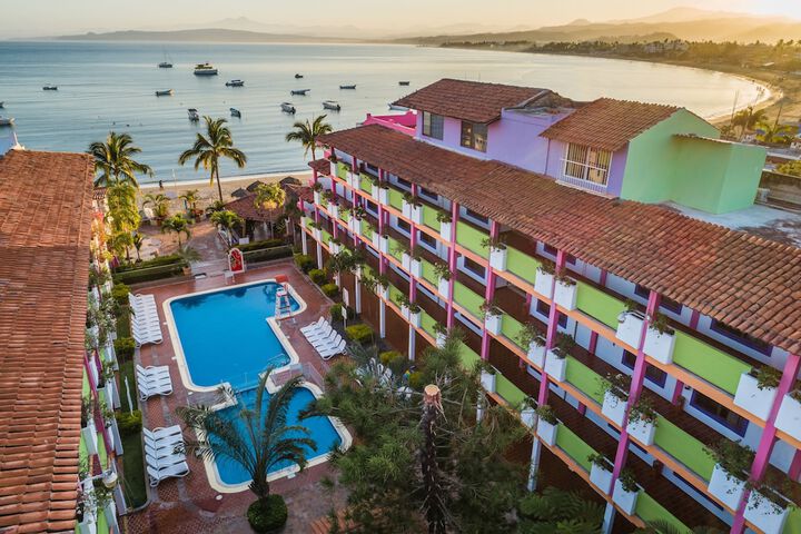 Hotel with Pool