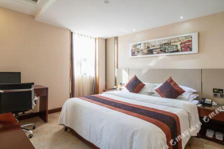 Grand Slam Hotel