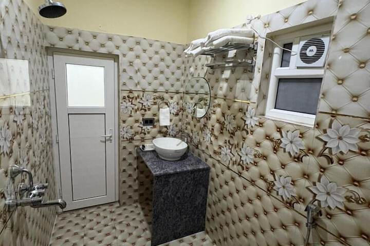 Room 26 of 53