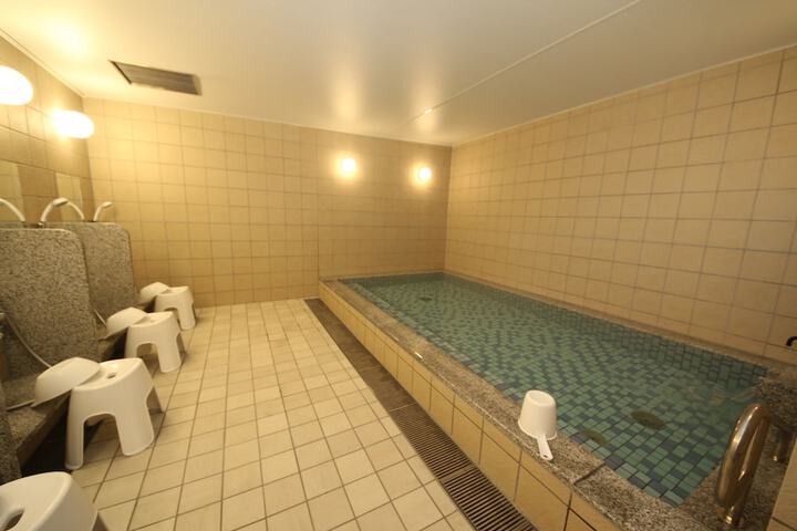 Room 14 of 28