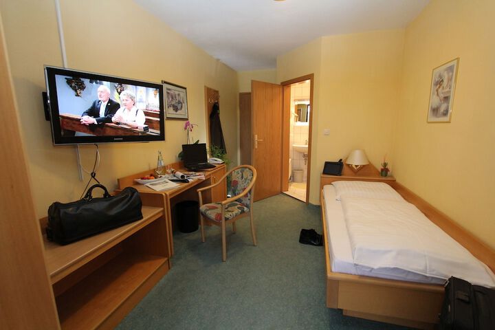 Room 5 of 37
