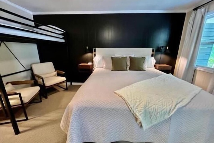 Room 11 of 112