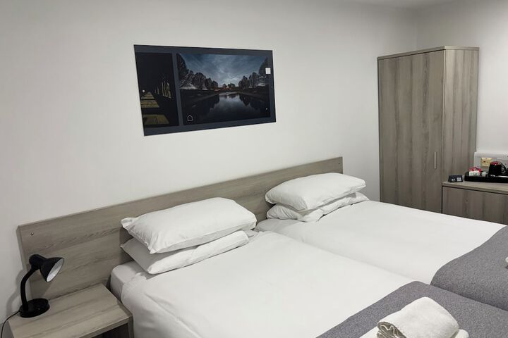 Room 14 of 83