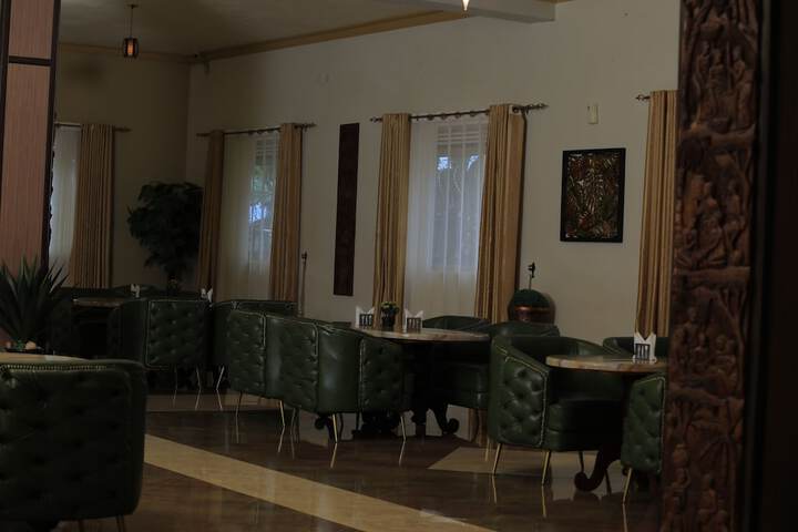 Dining 36 of 79