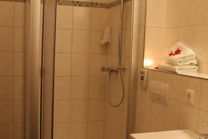 Room 8 of 27