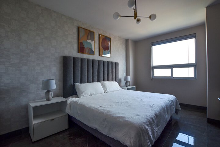 Room 5 of 233