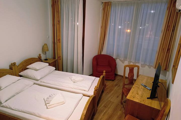 Room 10 of 38