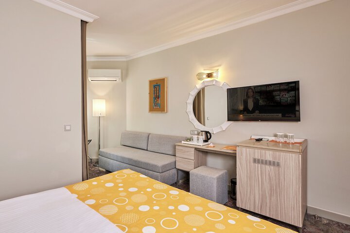 Room 6 of 62