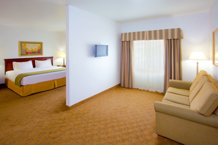 Room 3 of 40