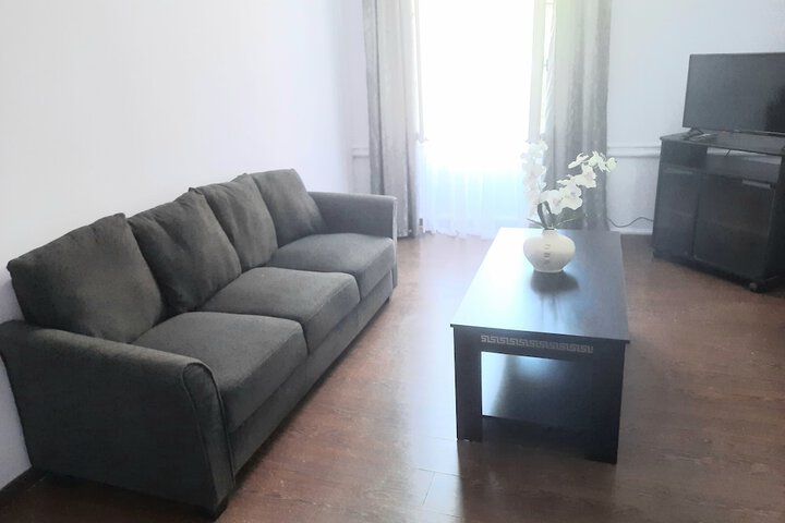 Room 10 of 12
