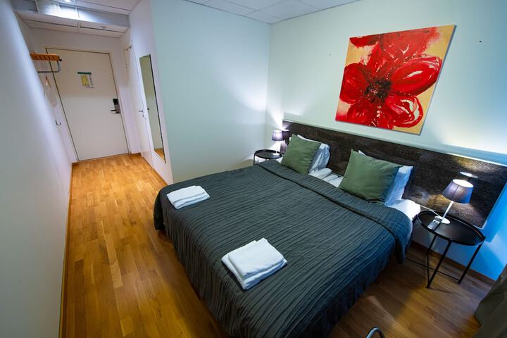 Room 9 of 24