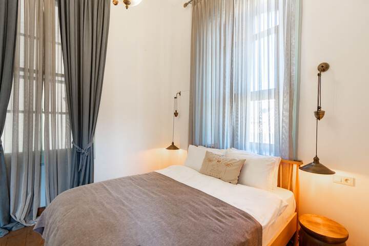 Room 9 of 28