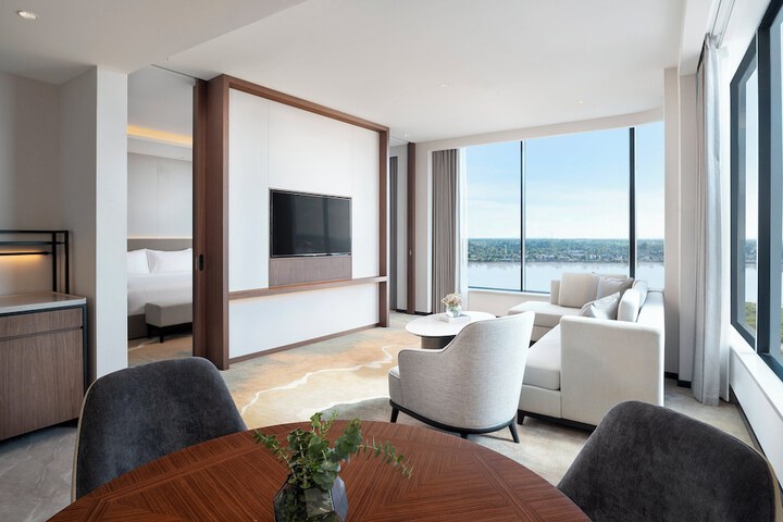 Room 28 of 100