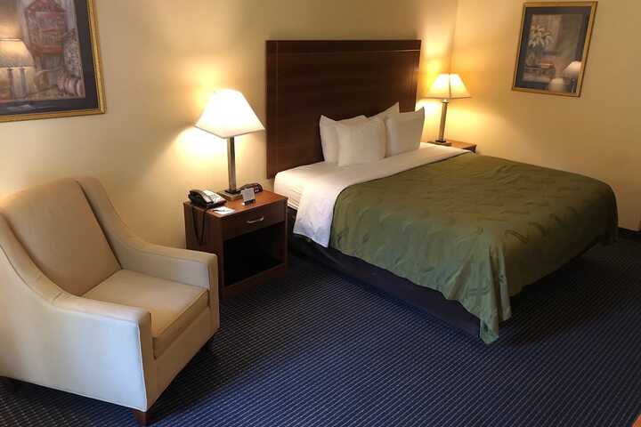 1 King Bed (7 of 26)
