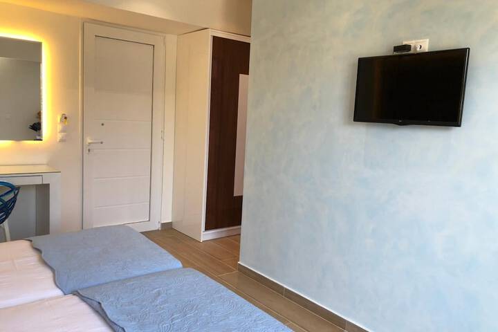 Room 14 of 50