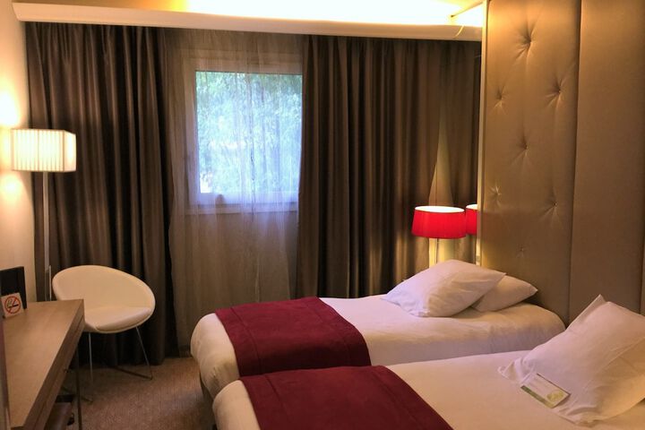 Room 10 of 42