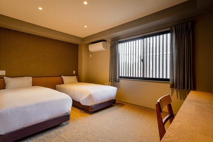 Room 4 of 15