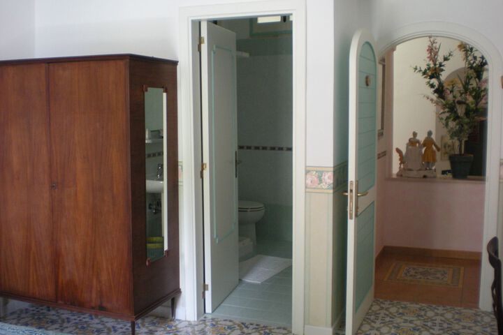 Room 16 of 39