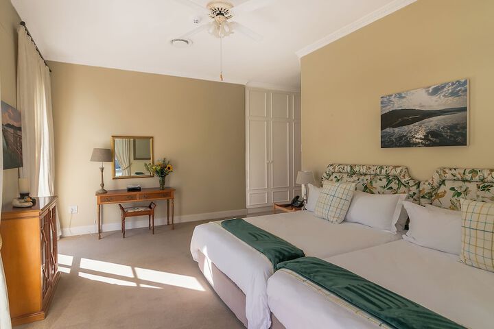 Room 14 of 204