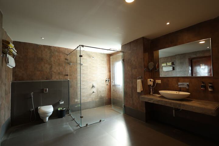 Room 21 of 28