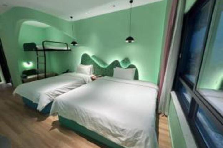 Room 10 of 10