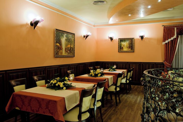 Dining 86 of 99
