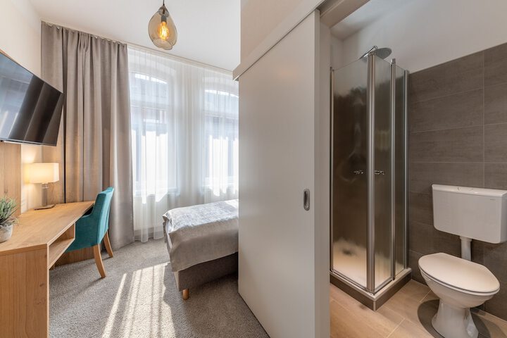 Room 4 of 34