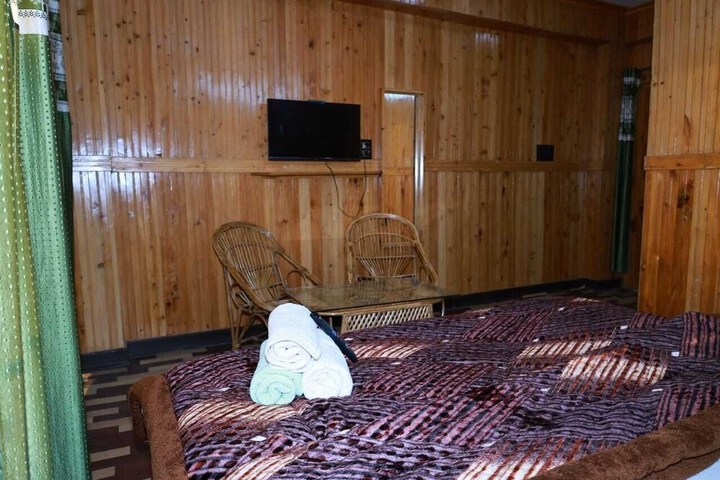 Room 3 of 20