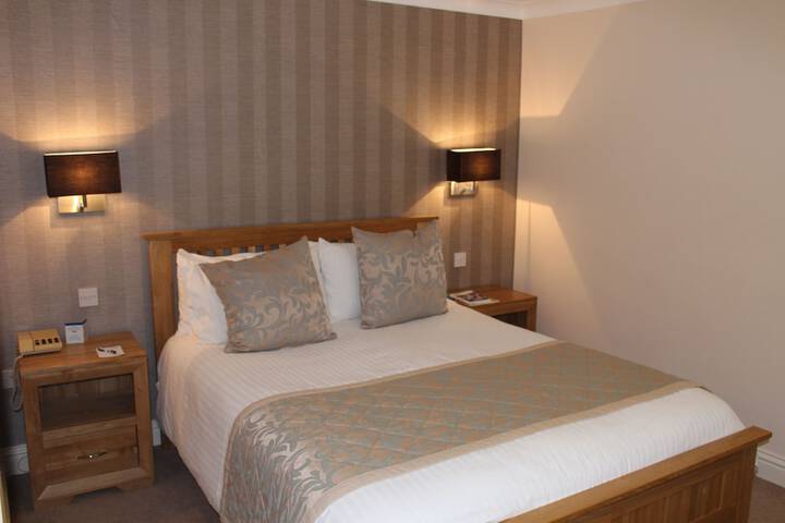Room 3 of 76