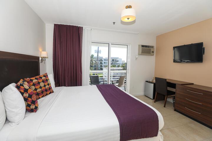 1 King Bed (5 of 5)