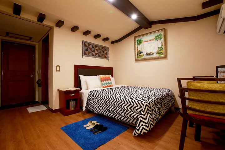 Room 9 of 40