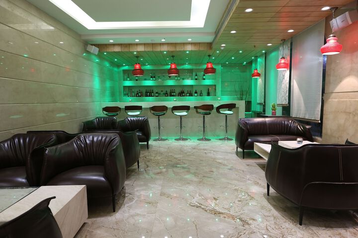 Lounge 29 of 39