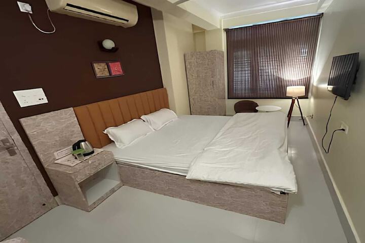 Room 10 of 19